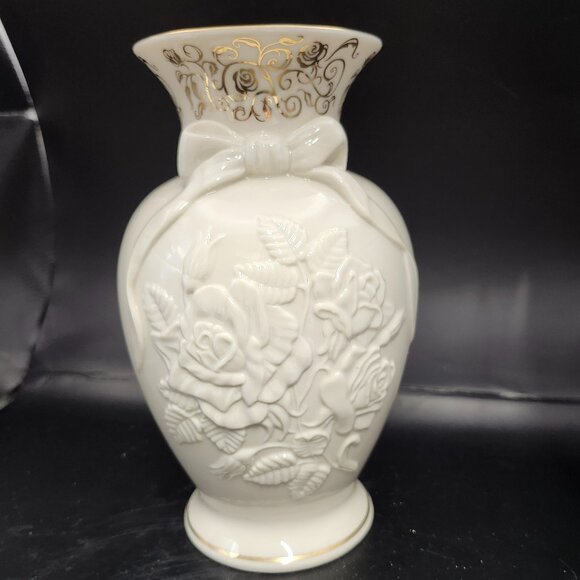 Lenox Millennium Edition Roses Of Peace Vase 2000 Fine Ivory China Gold Trim USA - Picture 1 of 8